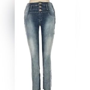 EUC No Boundaries Stonewashed Skinny Jeggings Size 13